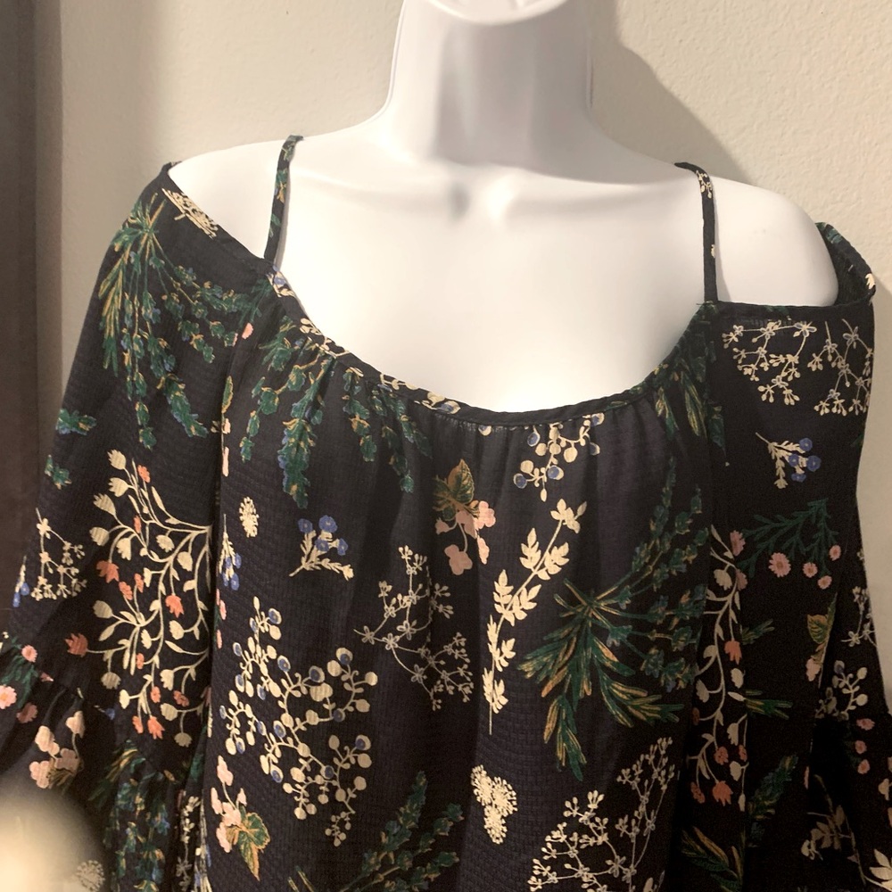 Cold Shoulder Floral & Navy Blue XL